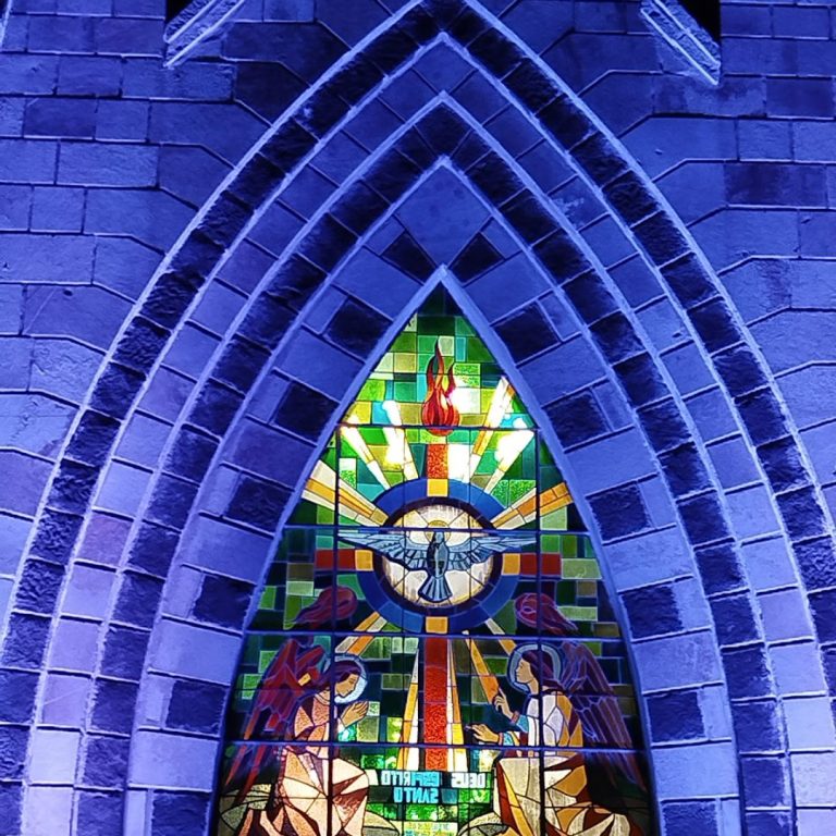 Foto real de Catedral de Pedra - Paróquia Nossa Senhora de Lourdes