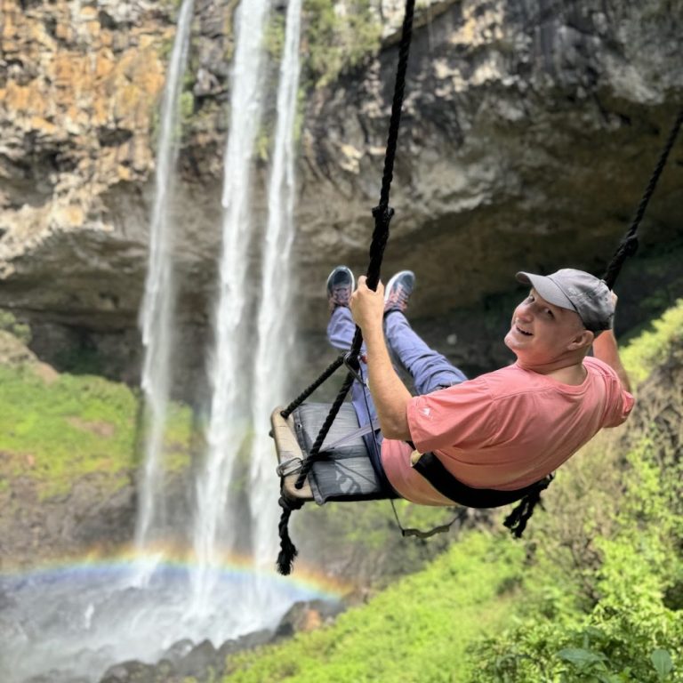 Foto real de Pé da Cascata do Caracol