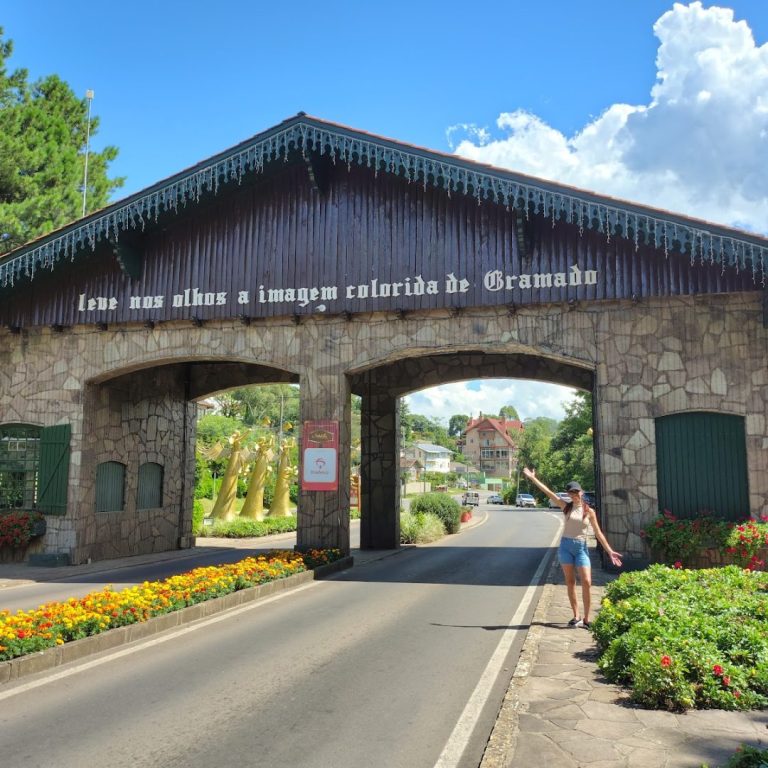 Foto real de Pórtico Gramado Estilo Bávaro